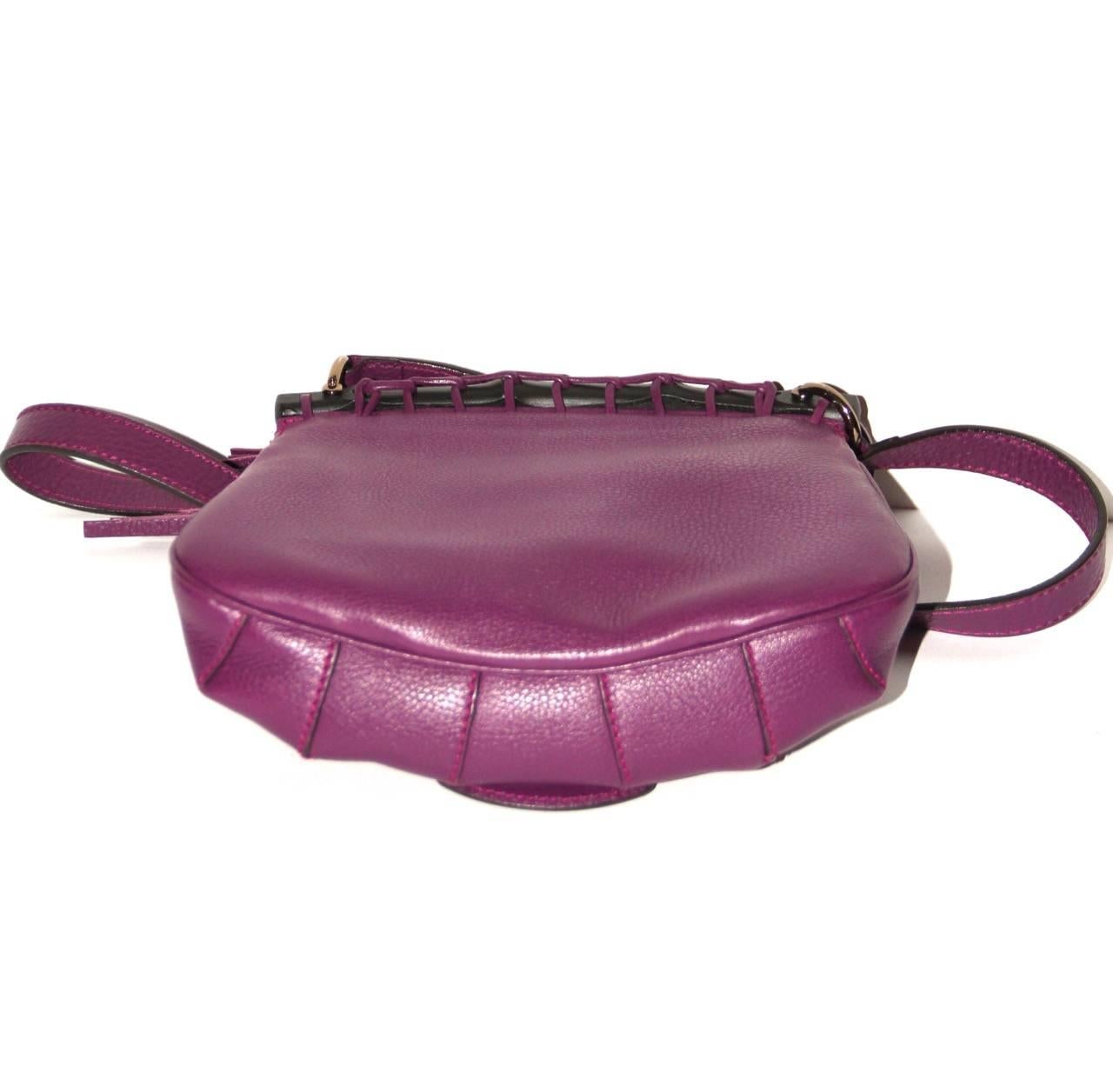 Beautiful crossbody bag from Gucci made of purple grained leather and featuring an adjustable shoulder strap, a black bamboo detail at the top and a double tassel with bamboo details. 

Leather: Grained leather
Color: Purple
Hardware: Gunmetal-tone