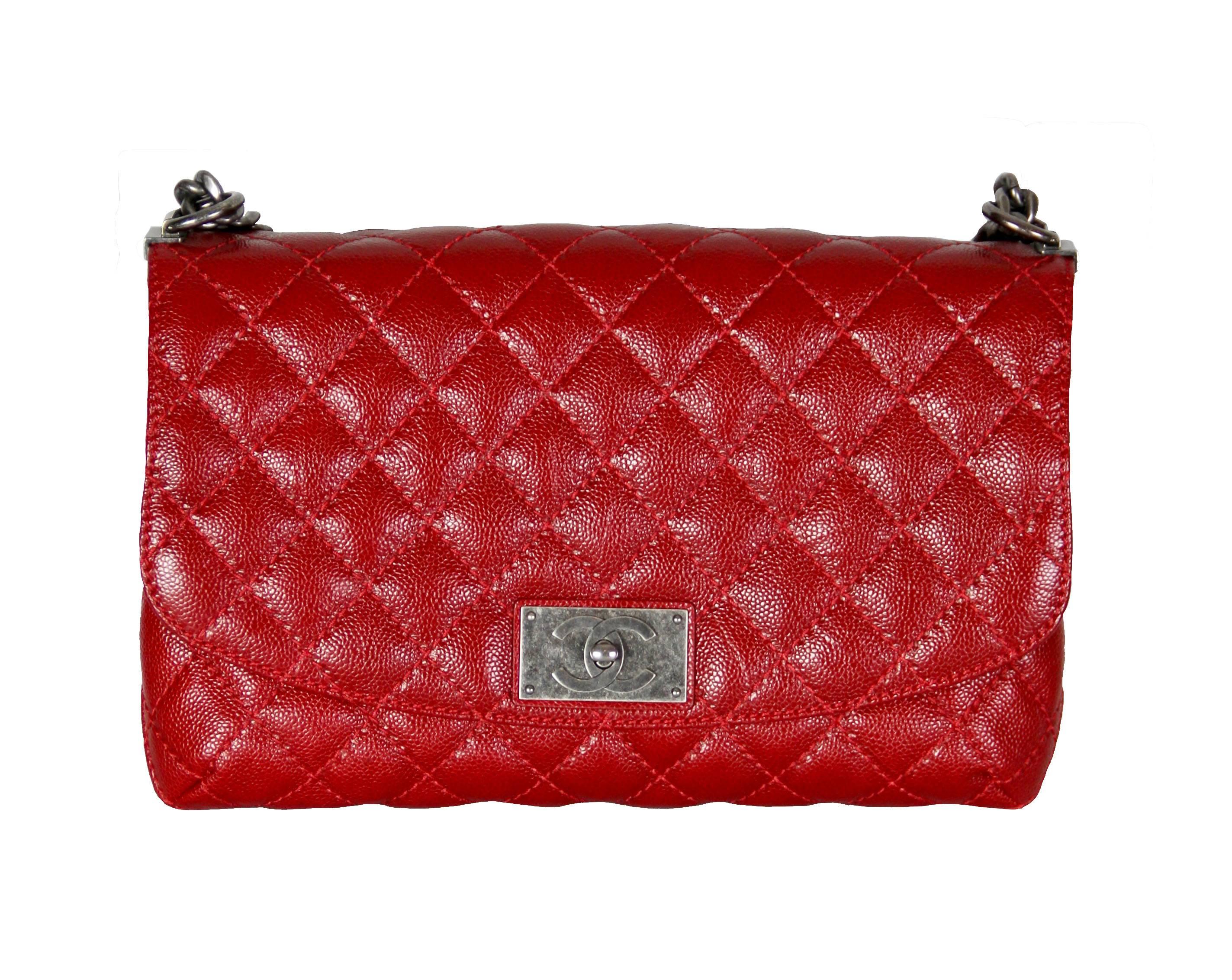 Fancy messenger bag from Chanel featuring an attractive red color. 

Year: 2015
Material: Quilted grained leather
Color: Red
Hardware: Gunmetal-tone 
Measurements: L 31.5 cm x H 21 cm x D 6 cm
Condition: Excellent 
Serial Number: 20948092
Comes