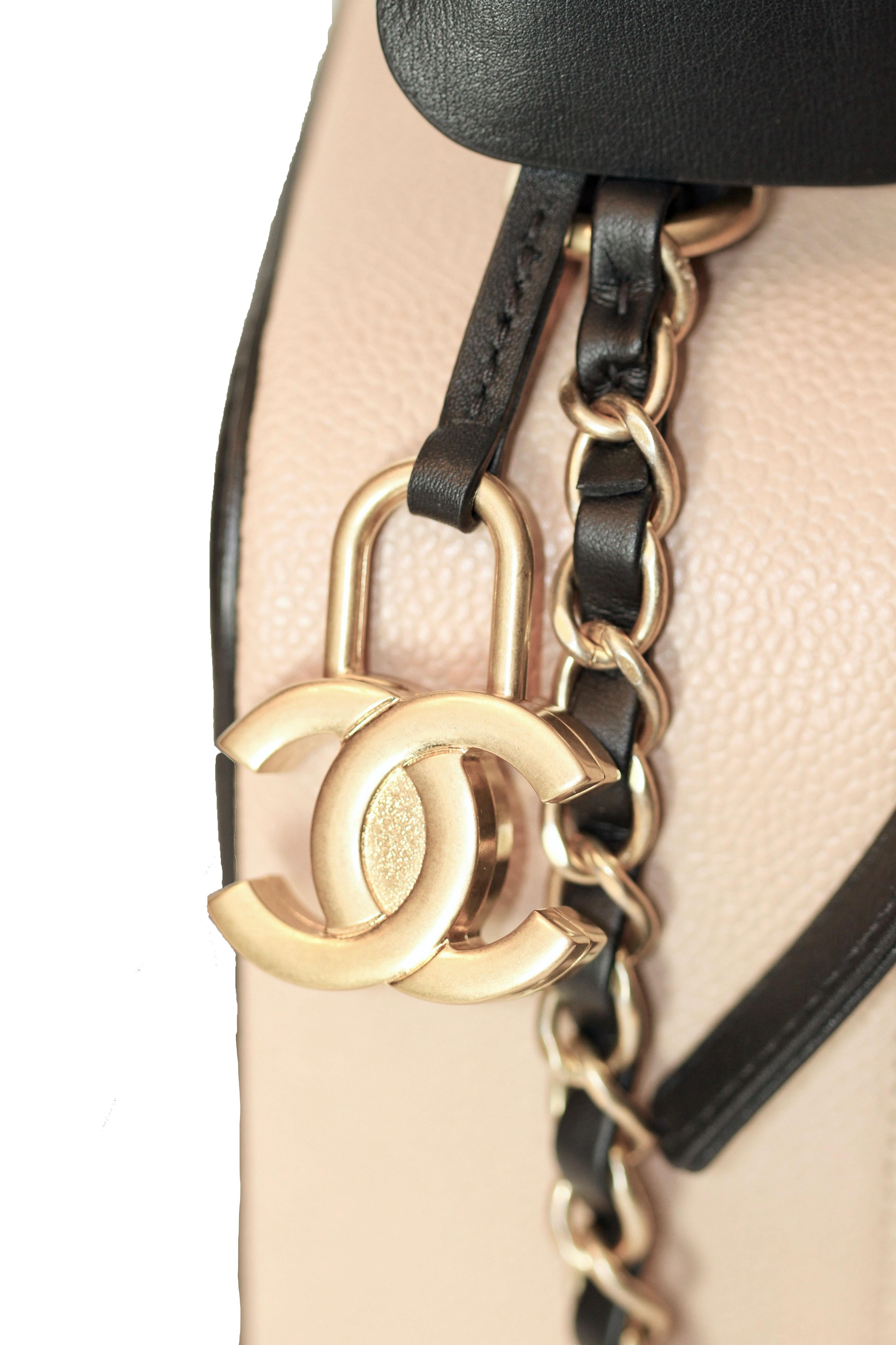 CHANEL CC Filigree Vanity Case Nude / Black Grained Leather  7