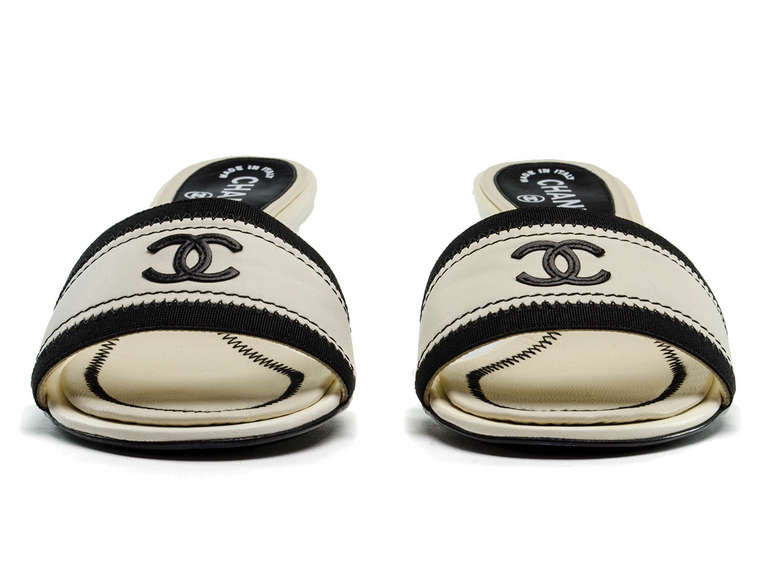 Chanel Leather Mule Sandals In New Condition For Sale In San Diego, CA