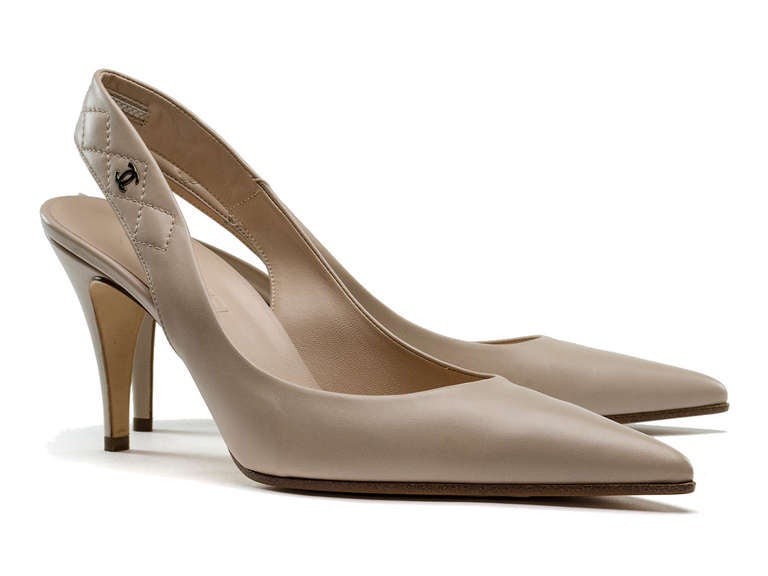 Perfect for a Sunday afternoon or a chic neutral! These heels are featured in blush pink with a pointed toe, slingback style with quintessential quilted detail at slingback, Chanel 'CC' logo at slingback. Heel measures approximately 4