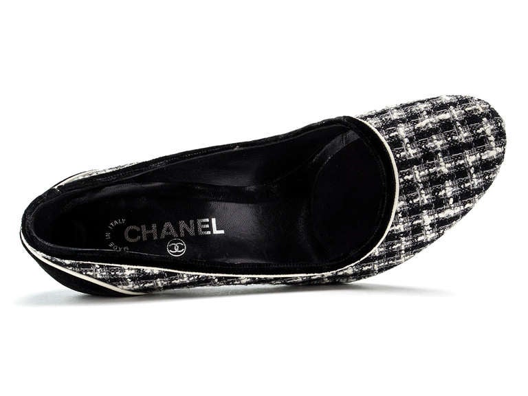 Chanel Black & White Tweed Pumps For Sale 1