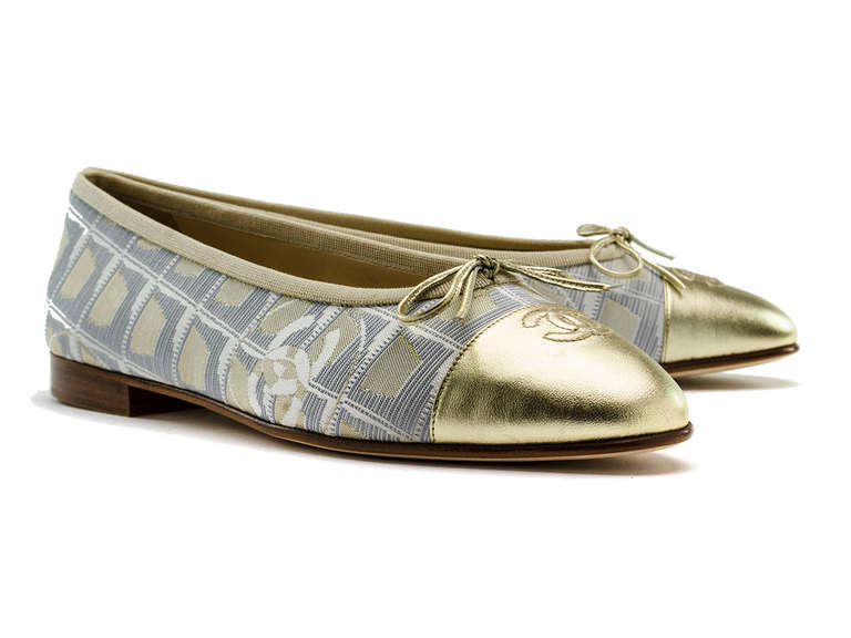 Add a little something special to your ensemble with these gorgeous Chanel gold flats! These flats feature canvas detailing throughout the side in silver and gold detail with interlocking 'CC' logo, gold leather cap toe with 'CC' logo, bow at cap