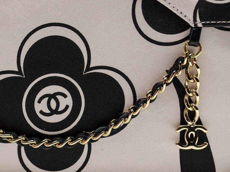 Chanel Camellia Flower Clutch Wristlet Bag In Excellent Condition For Sale In San Diego, CA