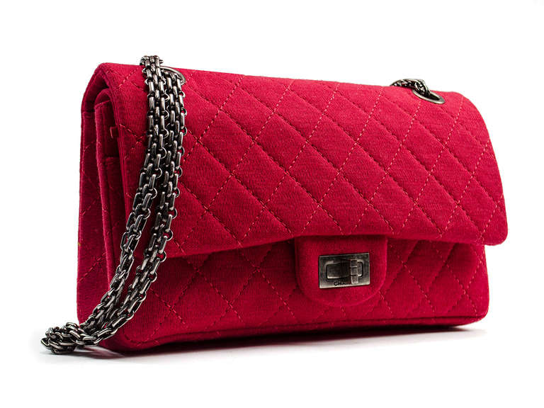 Chanel takes the stunning classic Reissue and makes it a bit more casual with the soft red quilted Jersey cotton. This bag features double bijoux silver chain link shoulder straps with the traditional Reissue turn lock. Double flap opens to an