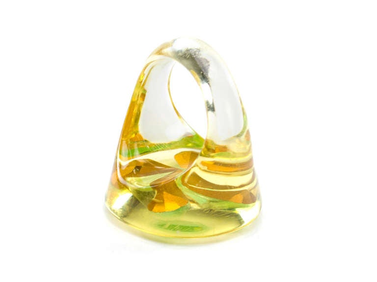 Chanel Lucite Four Leaf Clover Ring In Good Condition For Sale In San Diego, CA