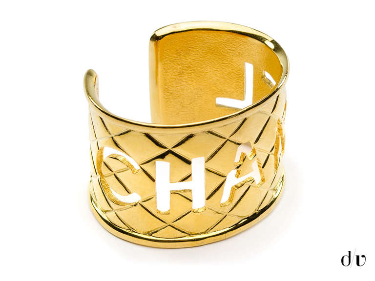 Make a statement in this show stopping Chanel vintage cuff! This cuff features the words 'CHANEL' written across the front. '4116' stamped in the interior of the cuff.

Measurements: Cuff measures 2.75