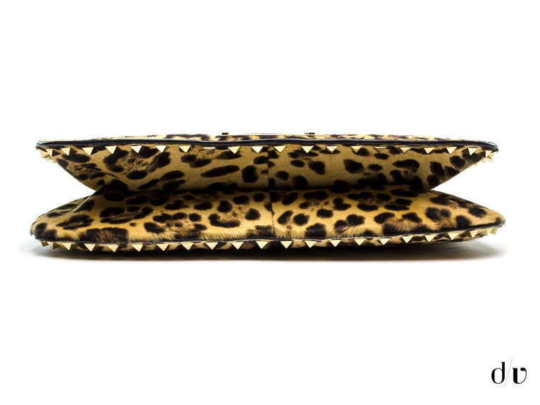 Valentino Garavani Leopard Rockstud Shoulder Bag For Sale 2