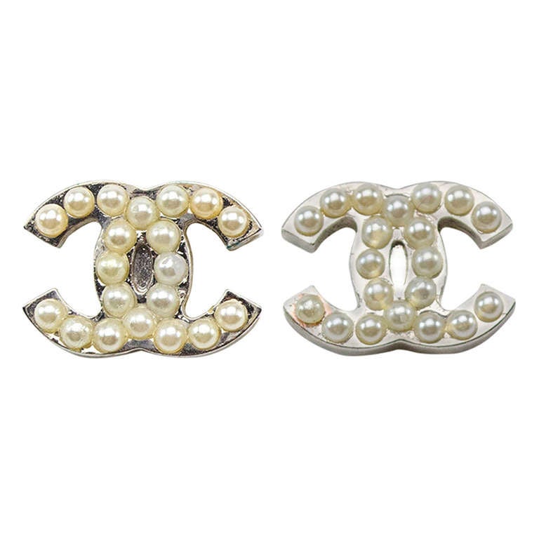 Chanel CC Logo Pearl Earrings For Sale