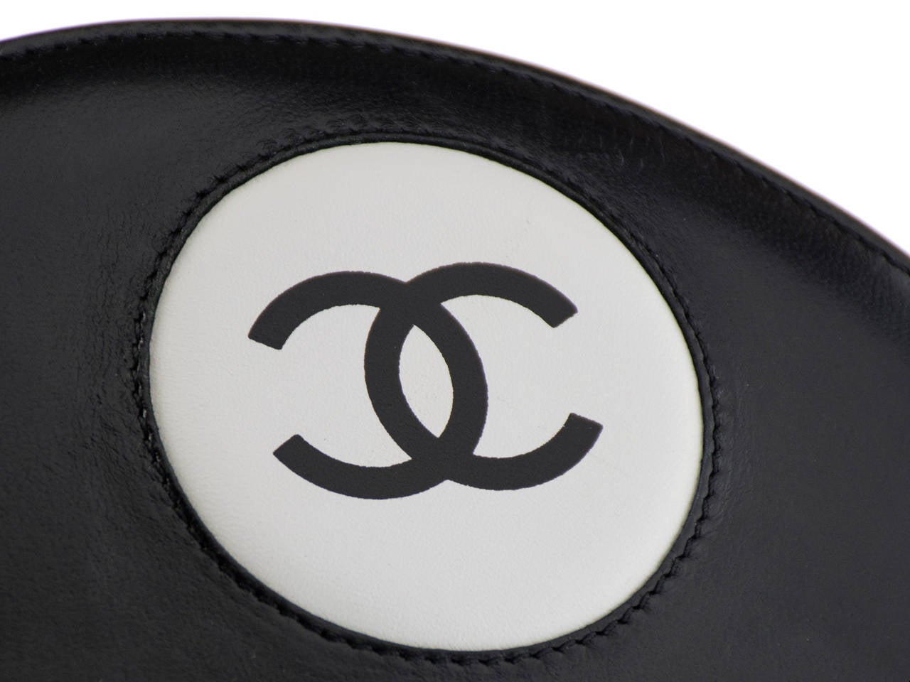 Chanel Rare Vintage Ying Yang Bag In Excellent Condition For Sale In San Diego, CA
