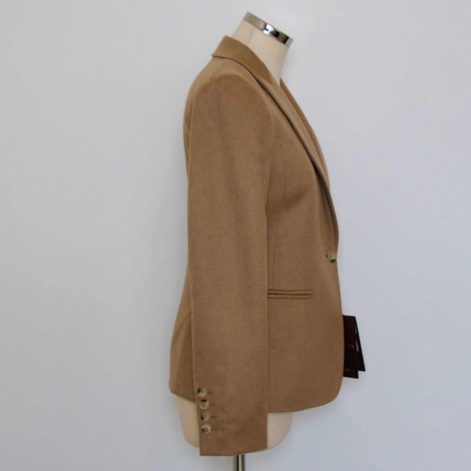 Gucci camel cashmere blazer 

Size: 40

2012 Collection