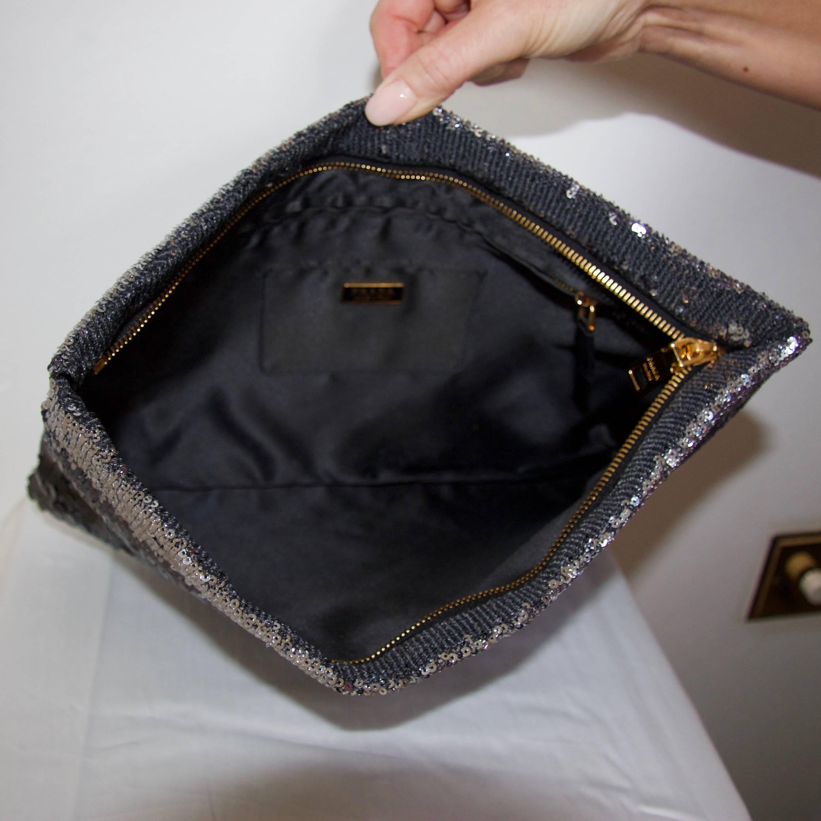 Black Ombre Sequin Paillettes Pochette For Sale