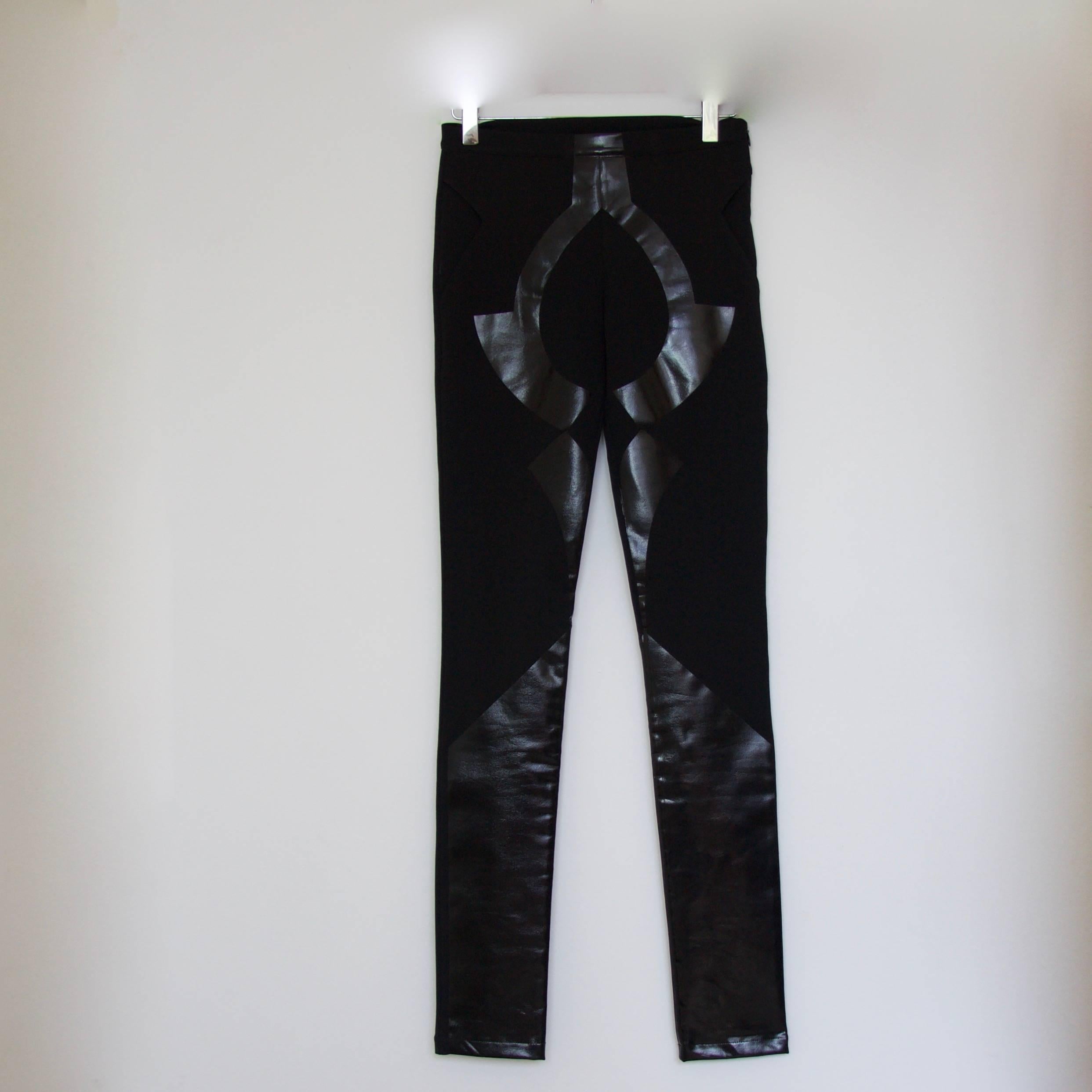 Super skinny Givenchy logo detail trouser

Waist width: 32.0 cm
Leg length: 105.0 cm