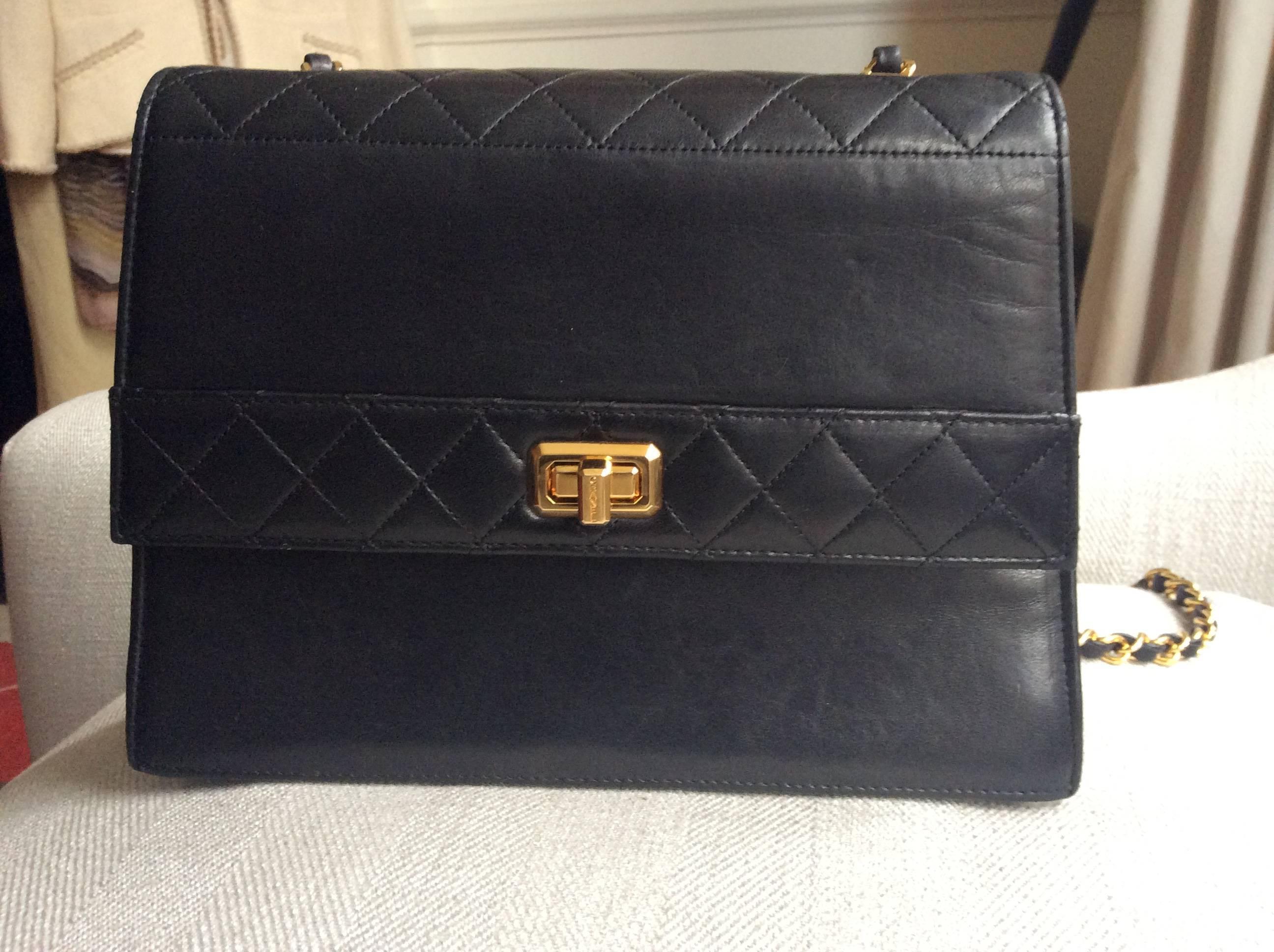 Chanel black lambskin quilted shoulder bag For Sale 5