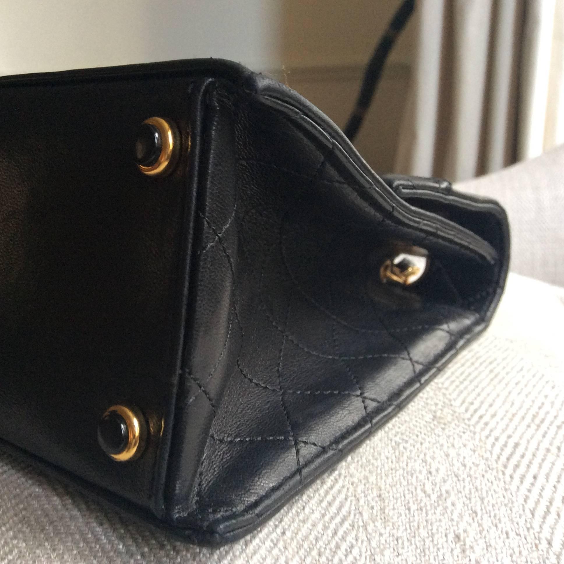 Chanel black lambskin quilted shoulder bag In Fair Condition For Sale In London, GB