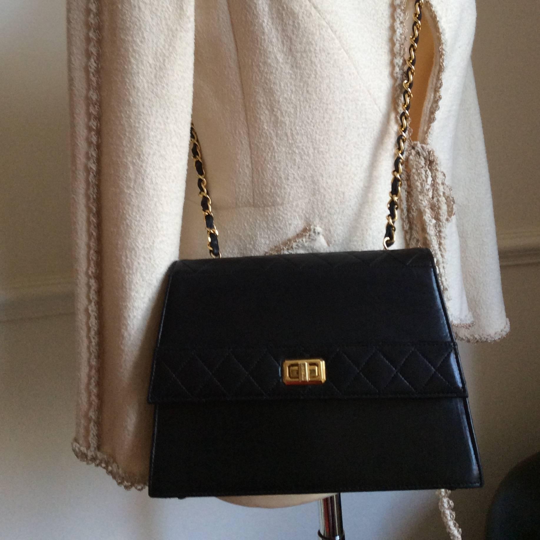 Chanel black lambskin quilted shoulder bag For Sale 4