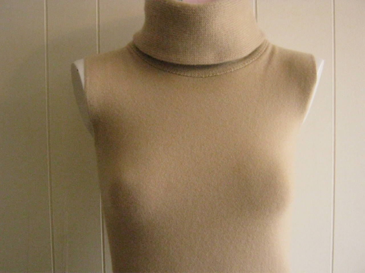2000A Cashmere Camel Color Sleeveless Turtle Neck Sweater (34 fr) 1