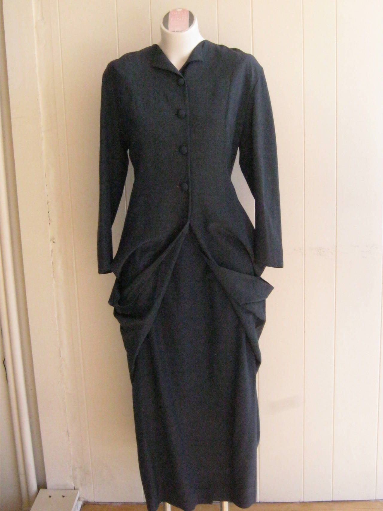 Only the jacket is featured on the picture as I wanted you to see the fantastic detail which brings to mind a redingote or the Edwardian frock coat! The skirt is long, straight and high waisted. The material feels like a blend of light wool and