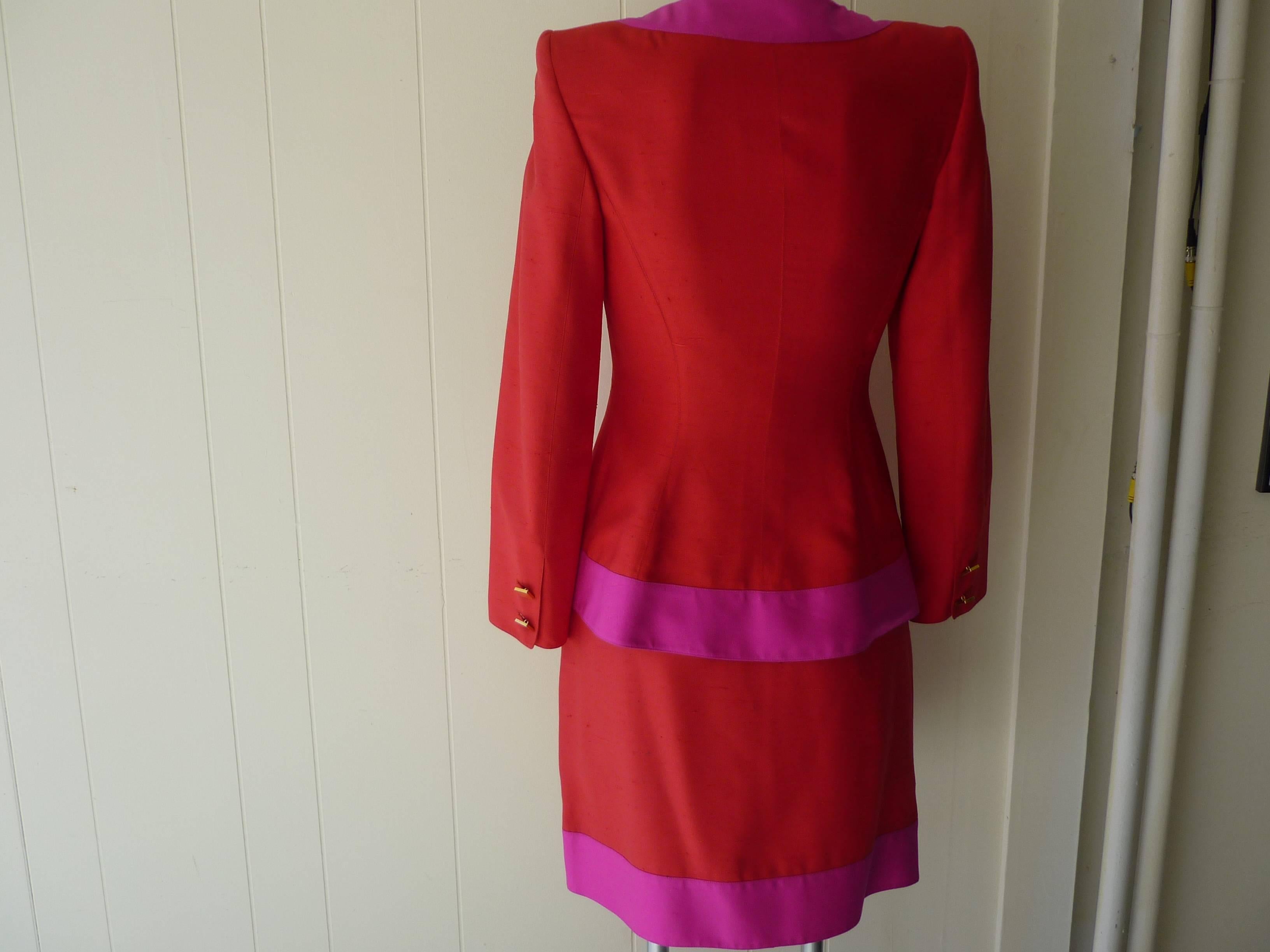 Such an elegant suit in red and fuschia, with gold square buttons on front and at cuffs. This suit has padded shoulders; a square neckline, and fitted peplum-like waist.
Measurements:
skirt lenght and waist: 19