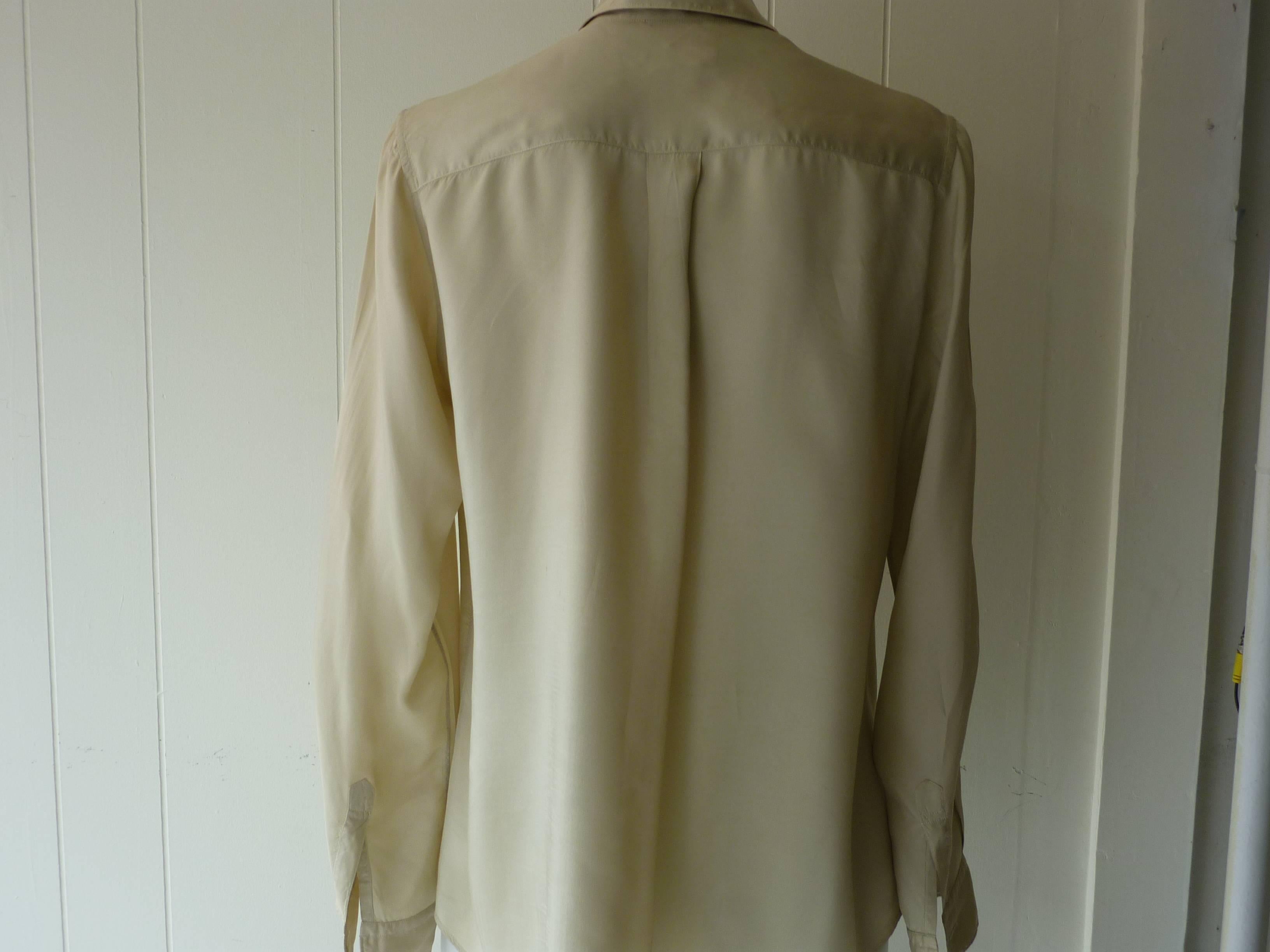 Made in Italy of light beige rayon, this shirt has a sheen; a breat pocket and a middle pleat at the back.

There are some light spots on the sleeve which is why I have marked it fair.
