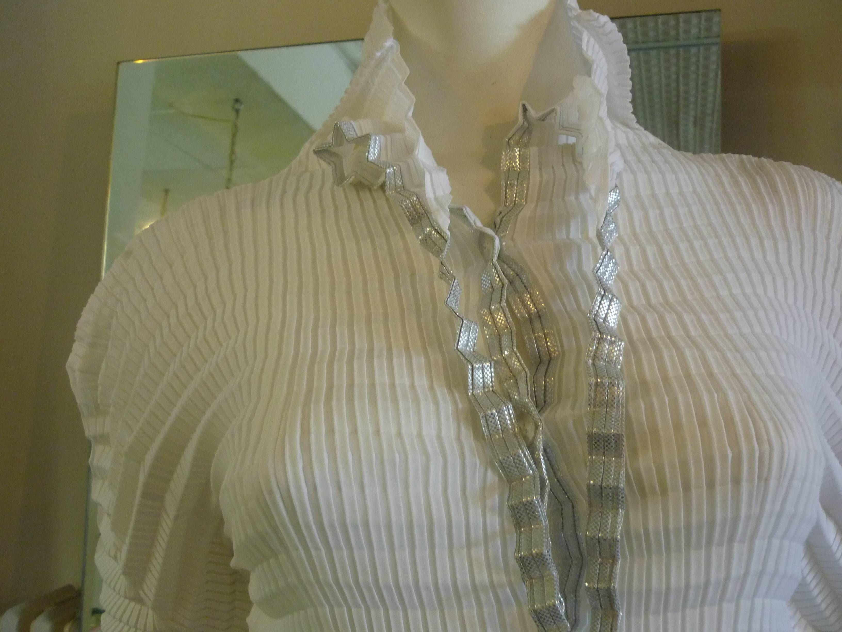 Issey Miyake White Blouse with Silver Trim  In Excellent Condition In Port Hope, ON