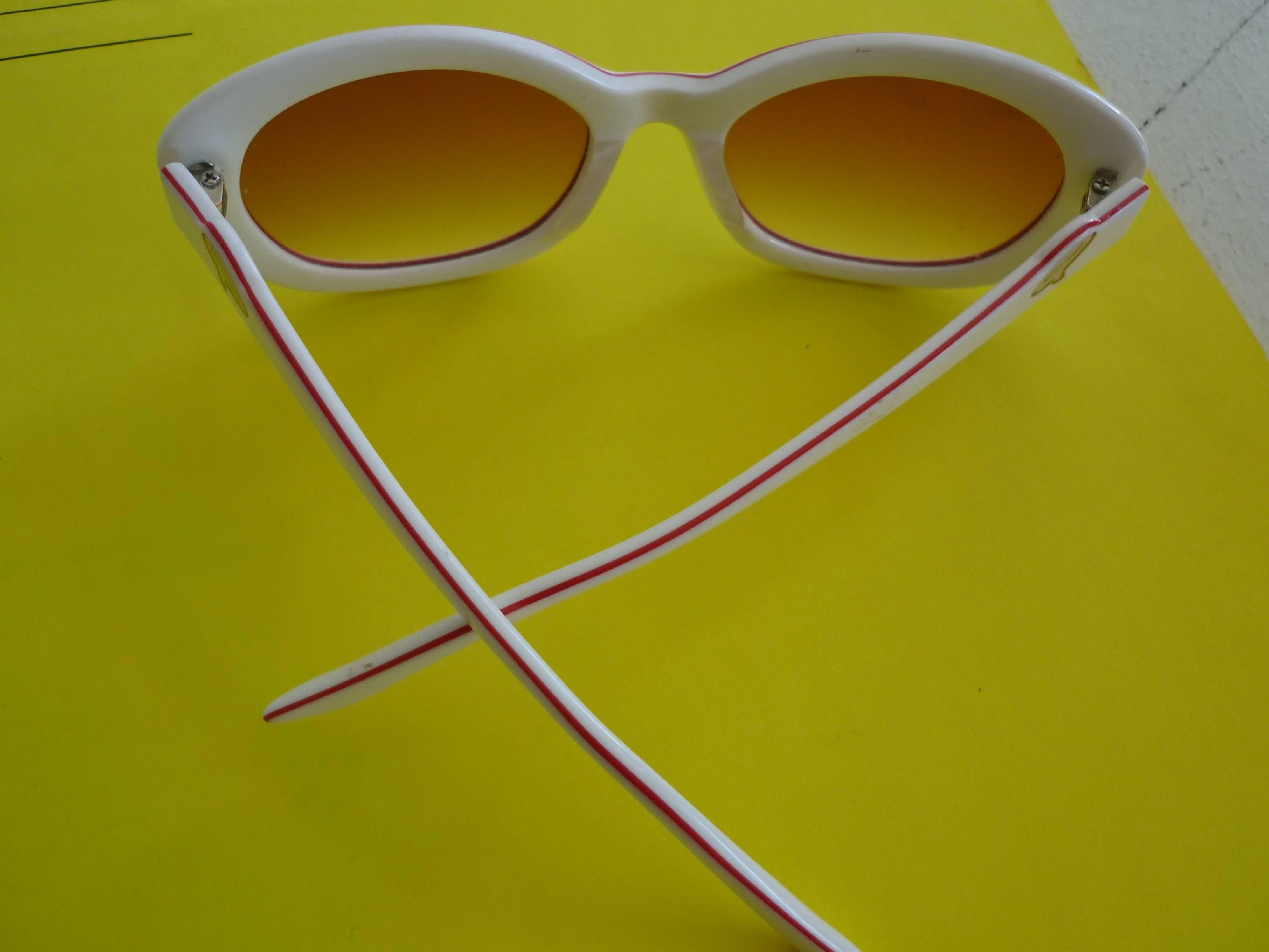Moschino Sunglasses With A Retro Look MO-64303 In Excellent Condition In Port Hope, ON