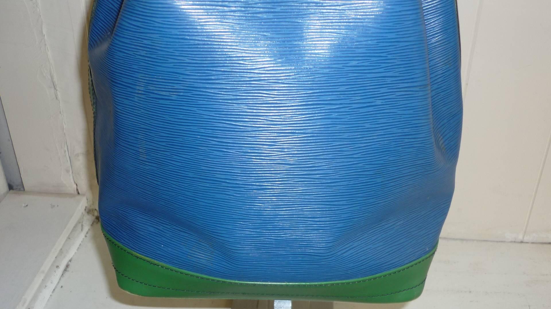 1994 Louis Vuitton Large Noe Blue and Green Epi Leather Bucket Handbag VI0942 1