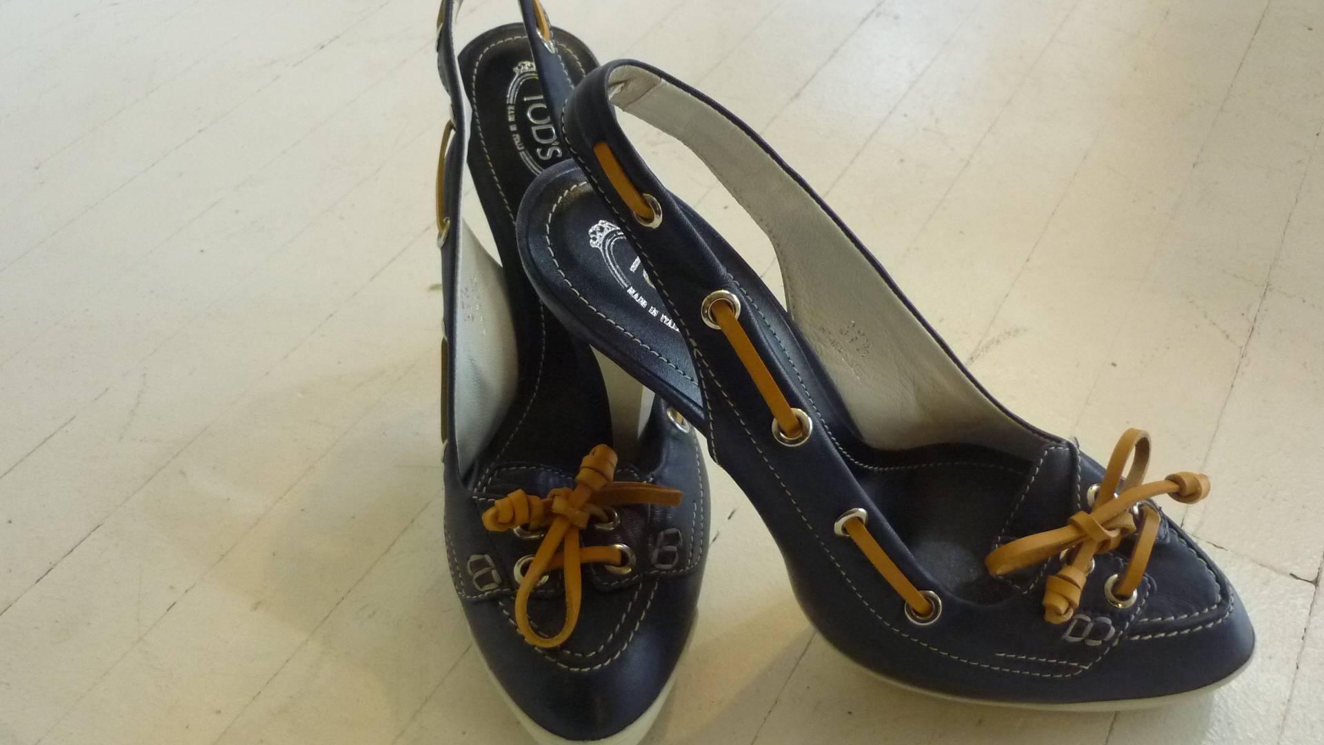 These lovely shoes have an interwoven tan leather lace which form into a gromet and bow closure. There is also white stitching throughout. The heels are 4".