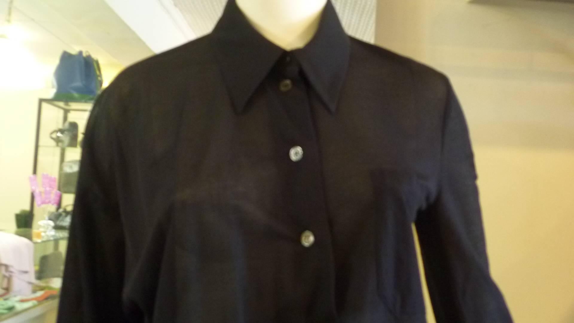 Made of cotton, this assymetrical shirt has internal ties and one shoulder strap which allows for clever draping versatility.

This shirt has a breast pocket and the material is very soft.