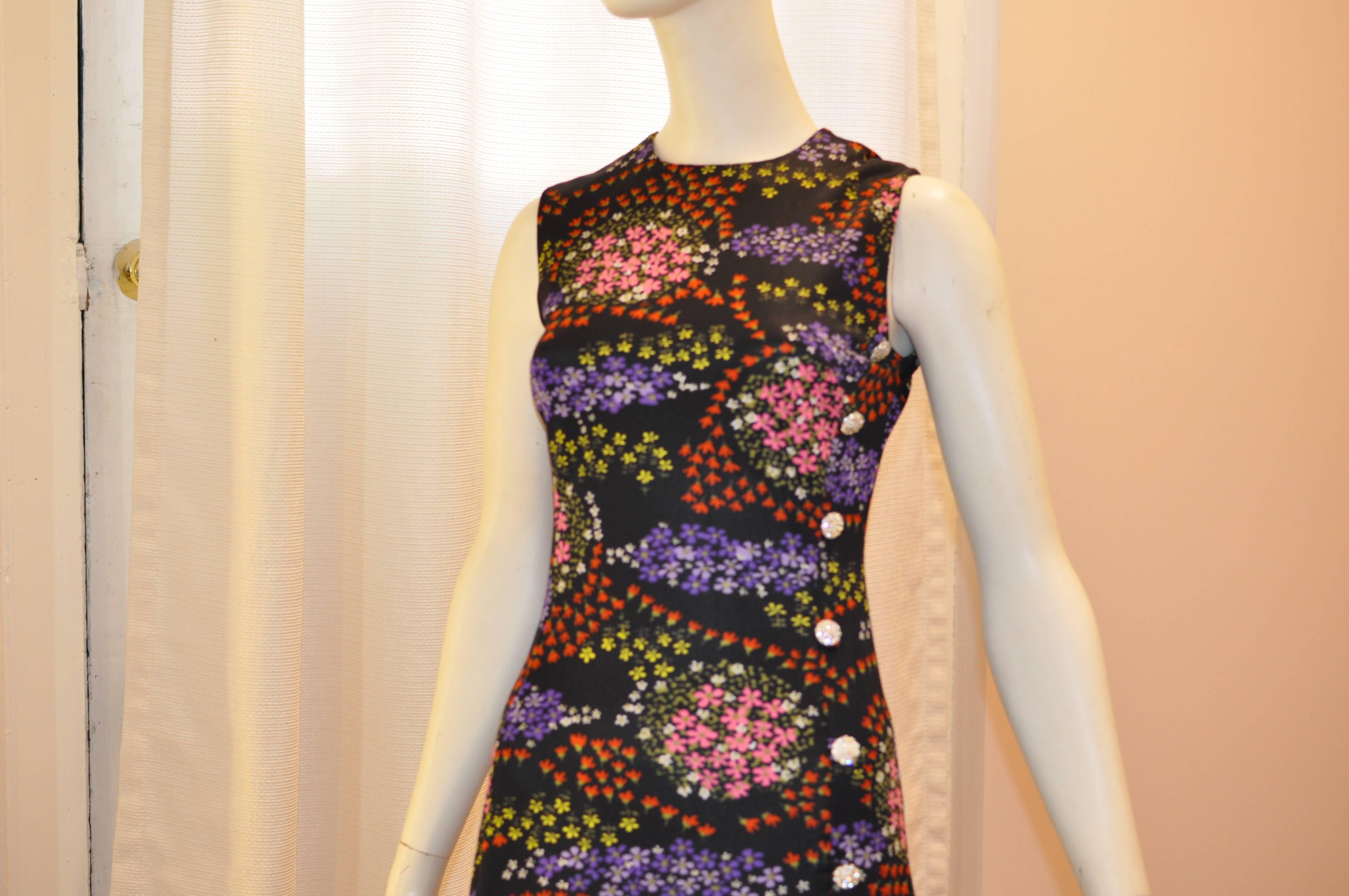 Lovely example of a 1970s dress! The small multicolored flower print is paired with brilliant composed buttons. There is a slit at the front side, which ads a hint of mystery.

The dress is in very good condition, however, there are a couple of