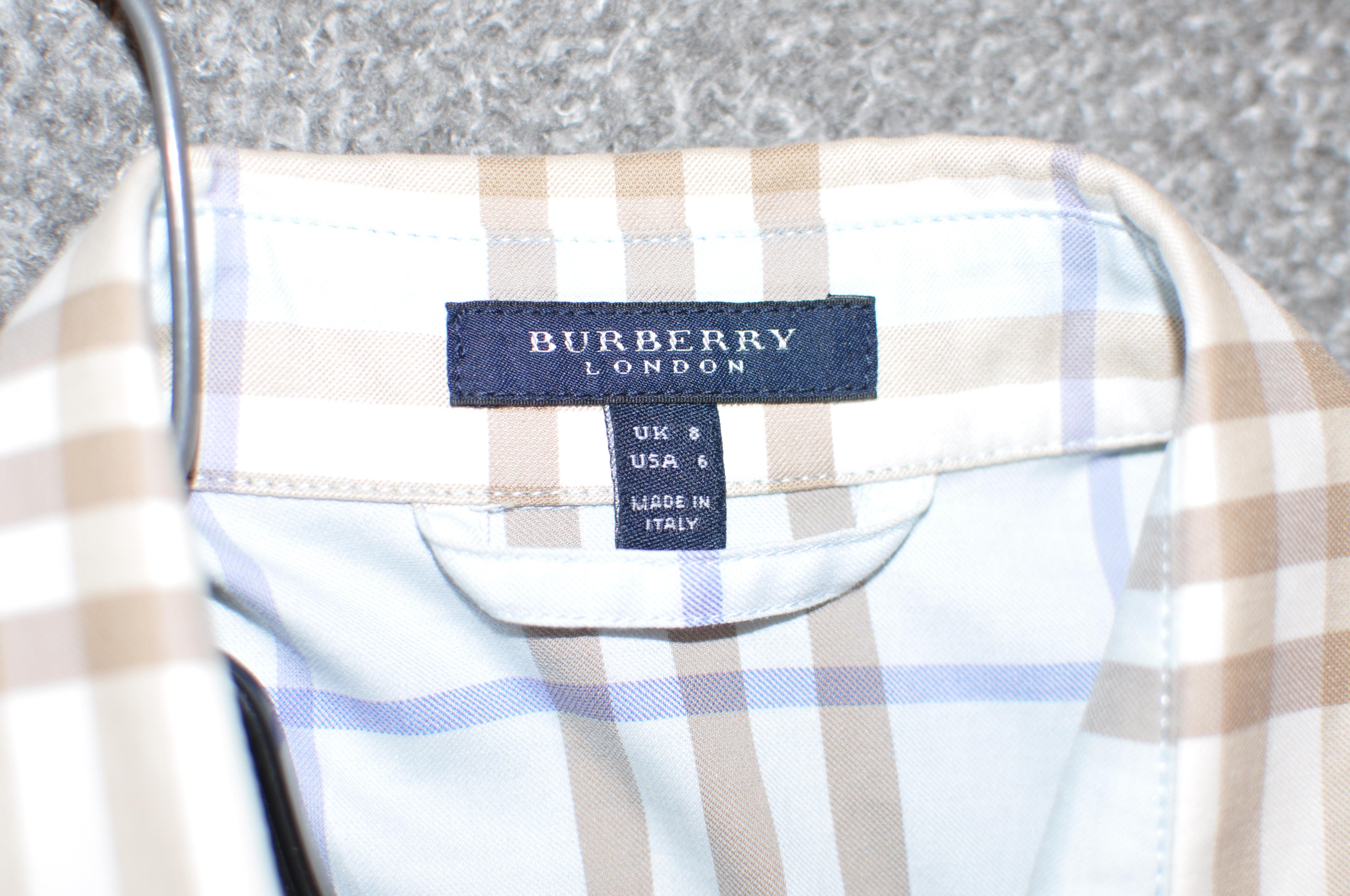 Burberry London Shirt Dress   In Excellent Condition In Port Hope, ON