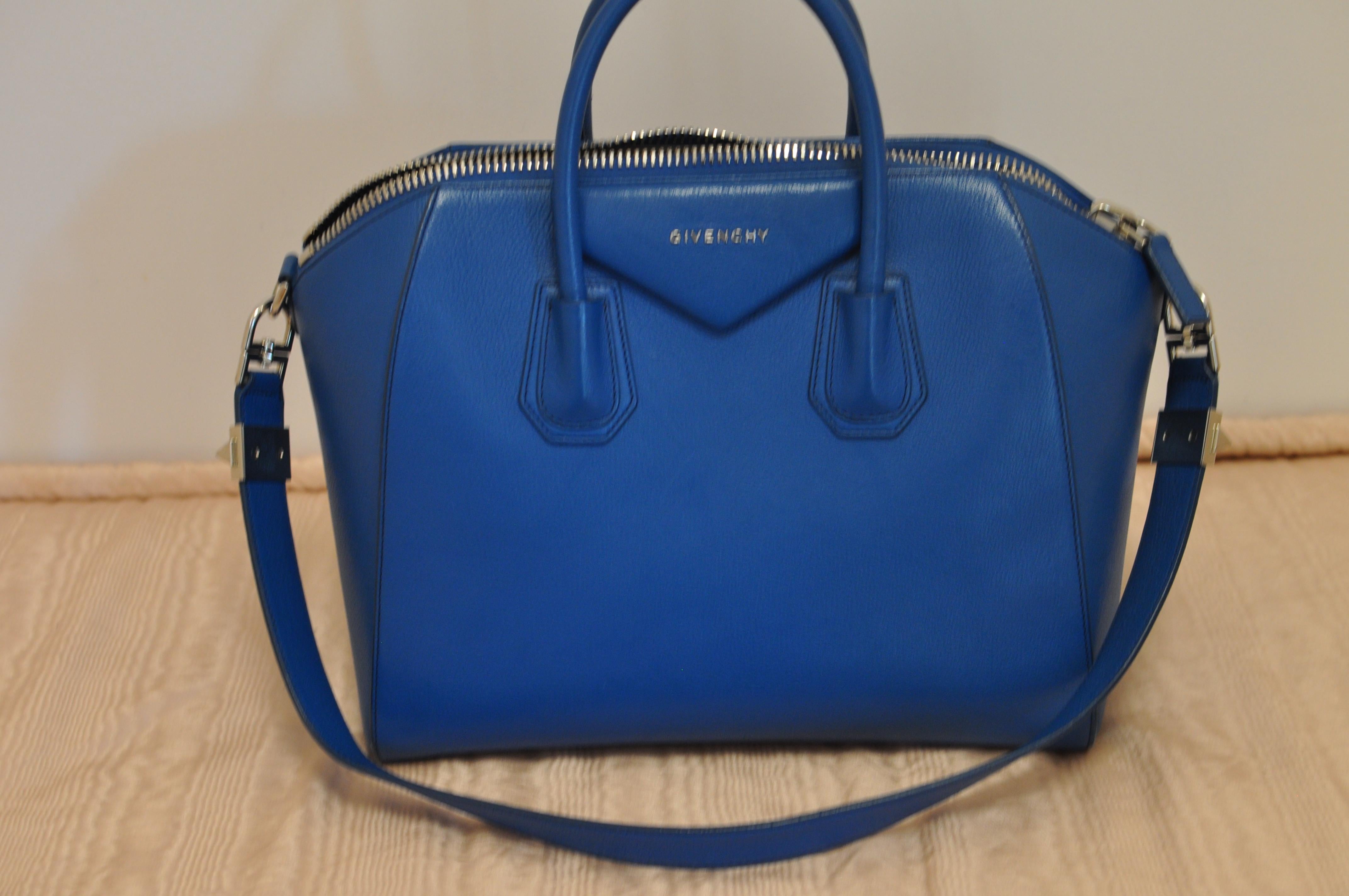 Superb Givenchy Sugar Goatskin Medium Electric Blue Antigona handbag  2