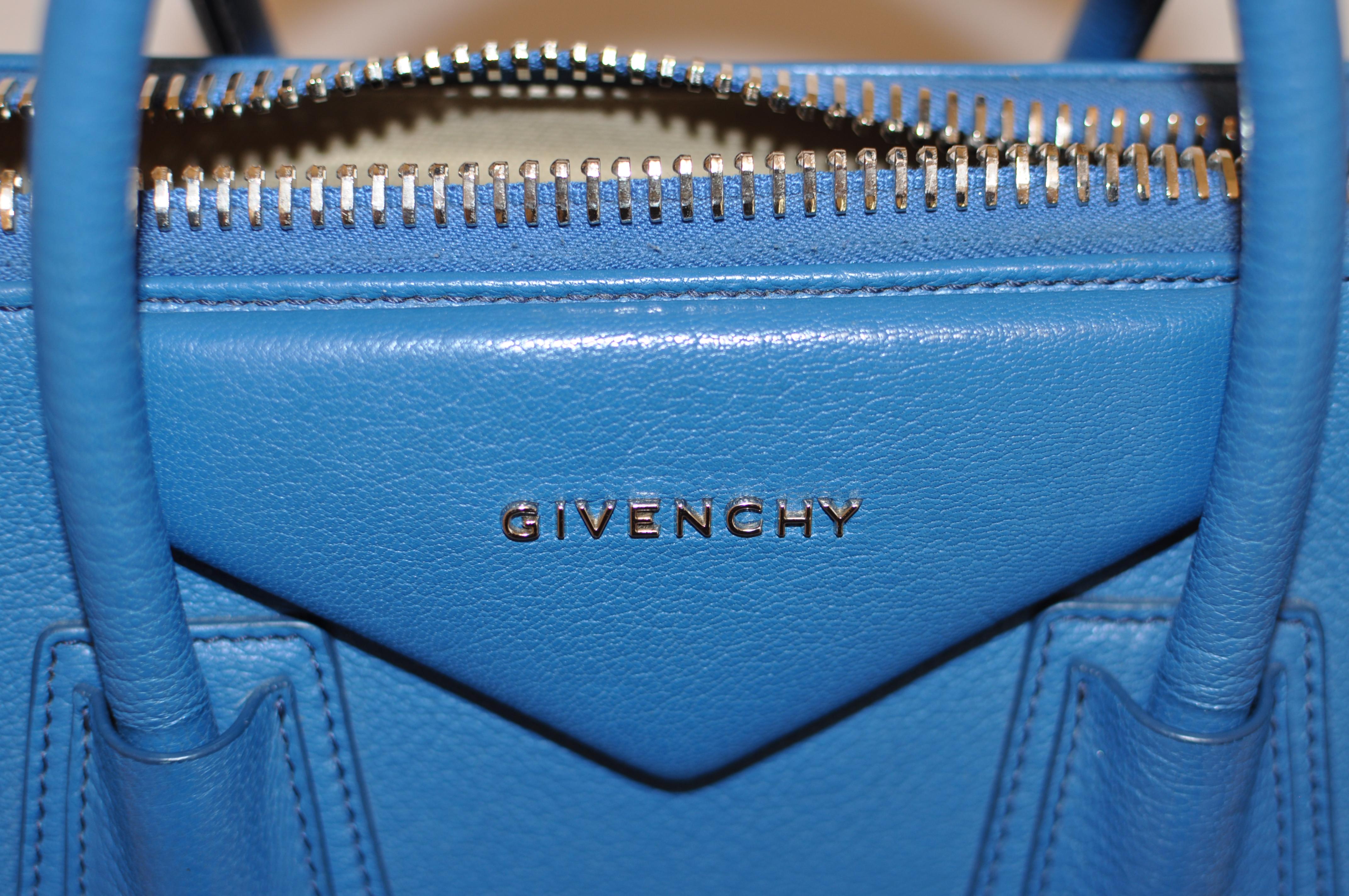 Superb Givenchy Sugar Goatskin Medium Electric Blue Antigona handbag  3