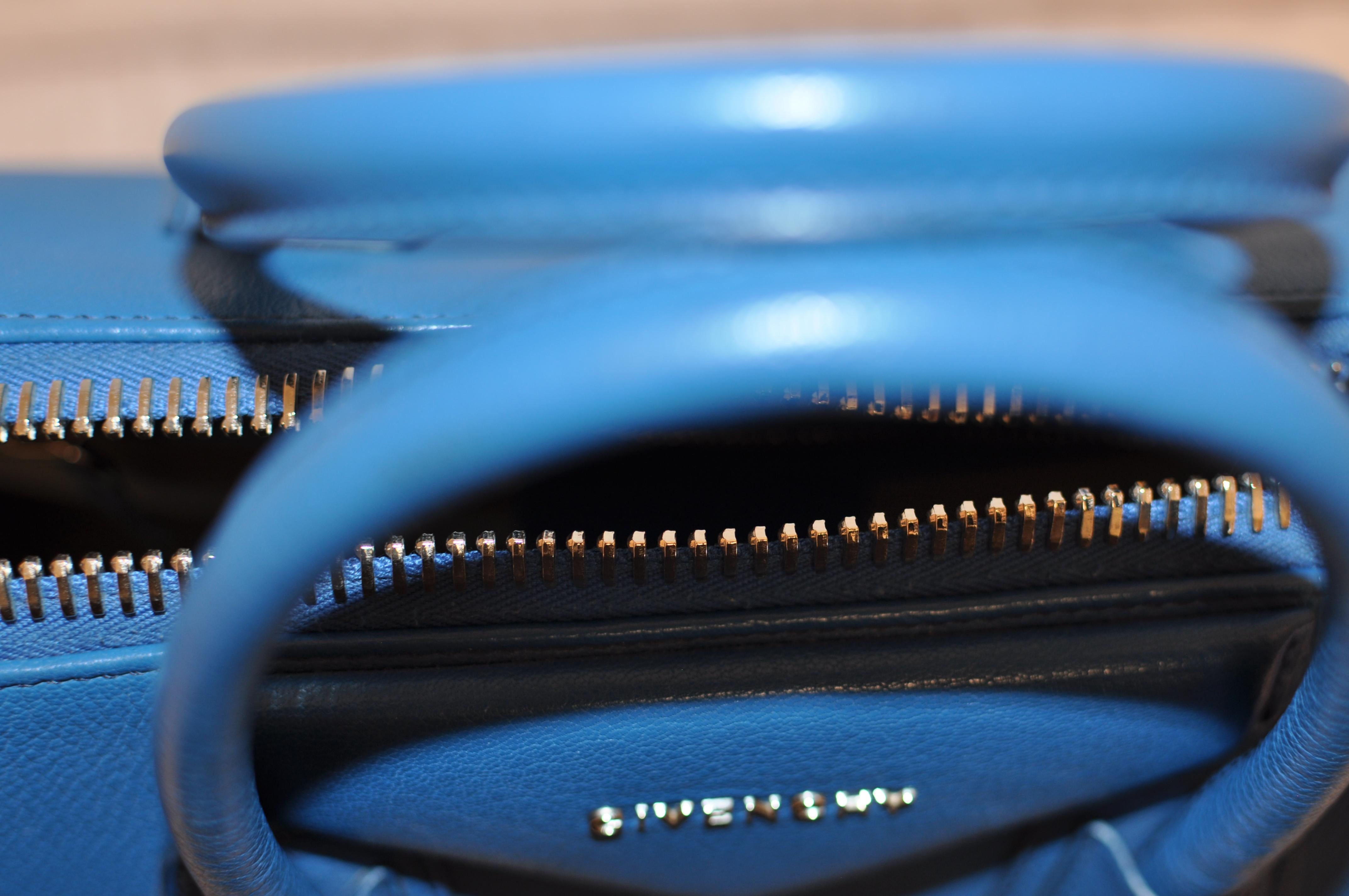 Superb Givenchy Sugar Goatskin Medium Electric Blue Antigona handbag  5
