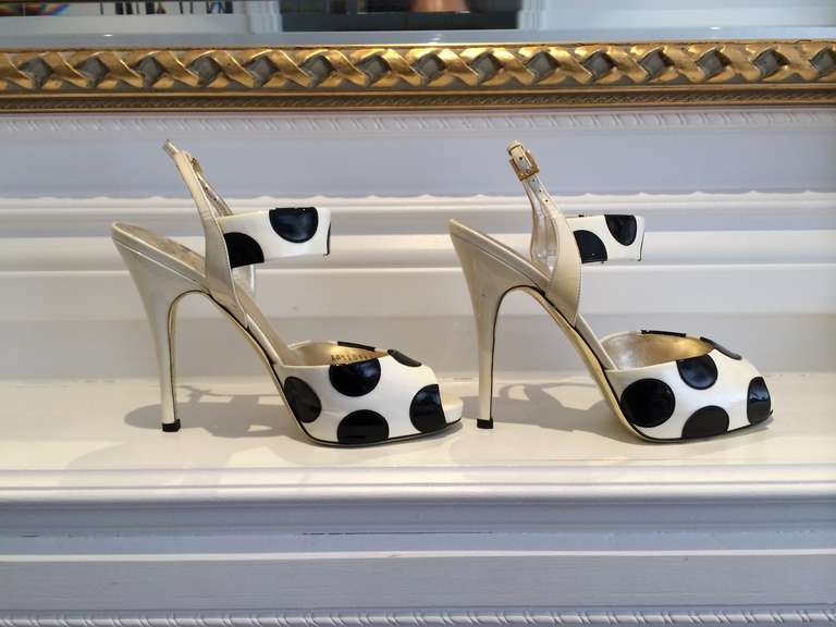 Beautiful and elegant these stiletto heels by Garavani Valentino do not go unnoticed…while the style of the shoes is nothing outlandish those oversized polka dots make a statement..
a wonderful and sexy spring shoe…
heel s are 5