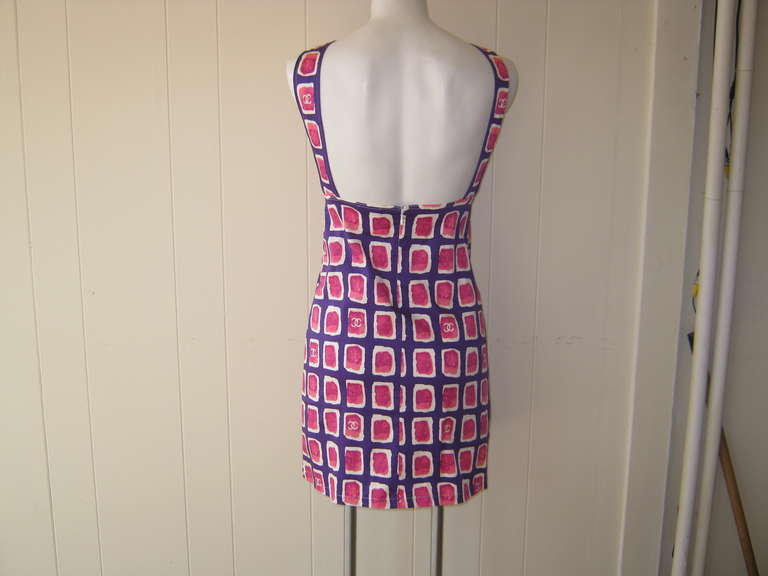 Halter front with empire type waist; open square back; detachable Camelia Brooch, and print cotton fabric adorned with the Chanel logo, this dress is ready to go!

The size is 36 French.