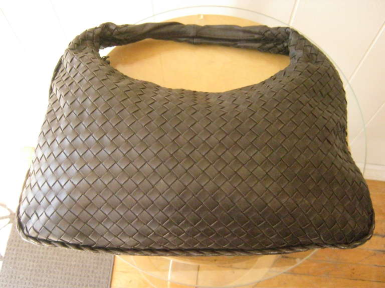 I love Bottega Veneta and have one myself! The woven leather however weathered always looks good as it is of great quality . This hobo bag has a top zip, a rolled handle and braided trim. The lining is suede with a leather trimmed zipper