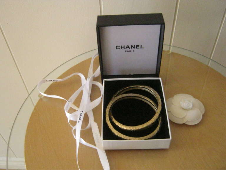 CHANEL 2007P Interlocked Gold Tone Bangles 2