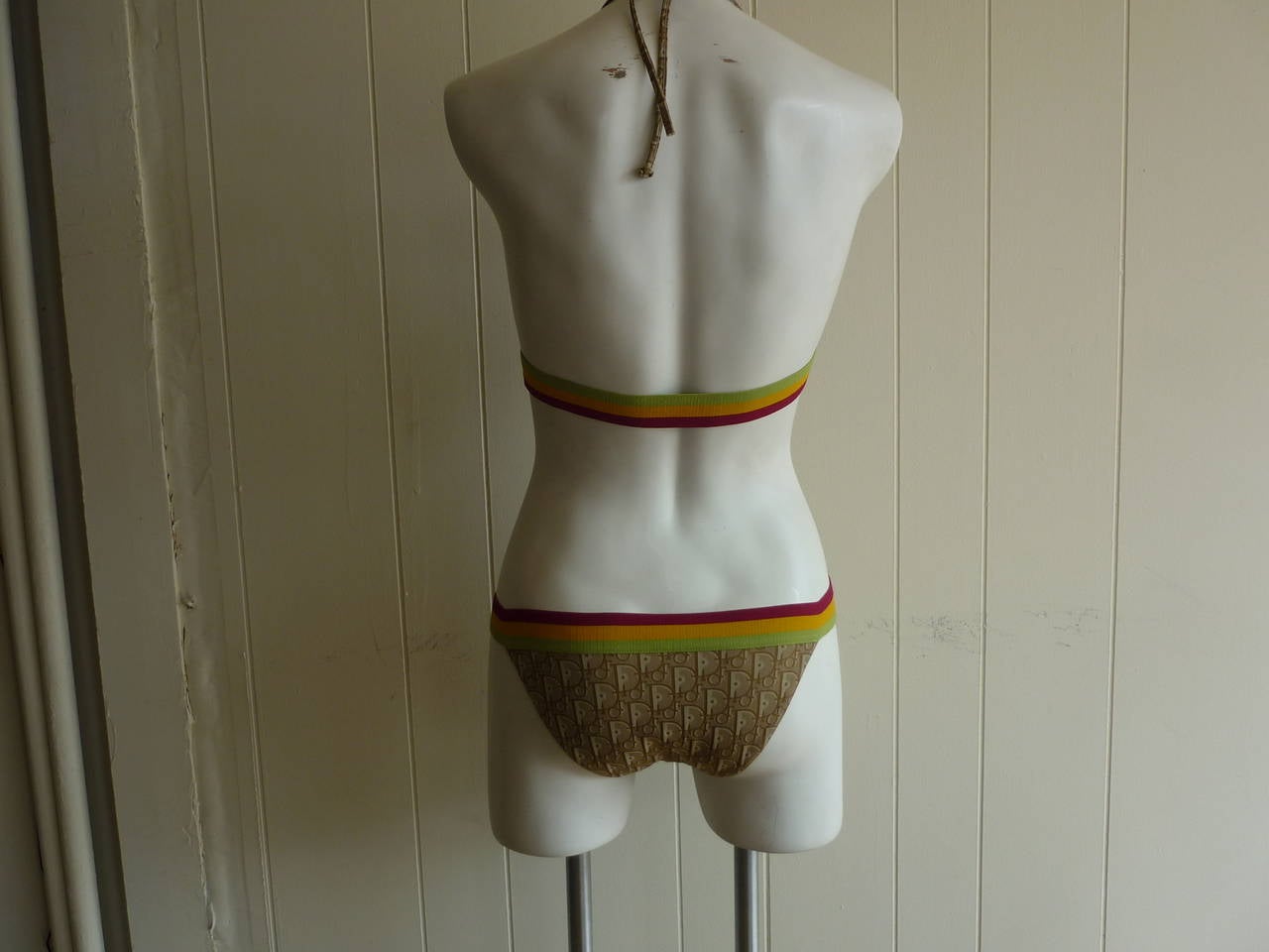 Made of polyamide (76%) and Elasthanne (26%), this logo print bikini is trimmed with the 