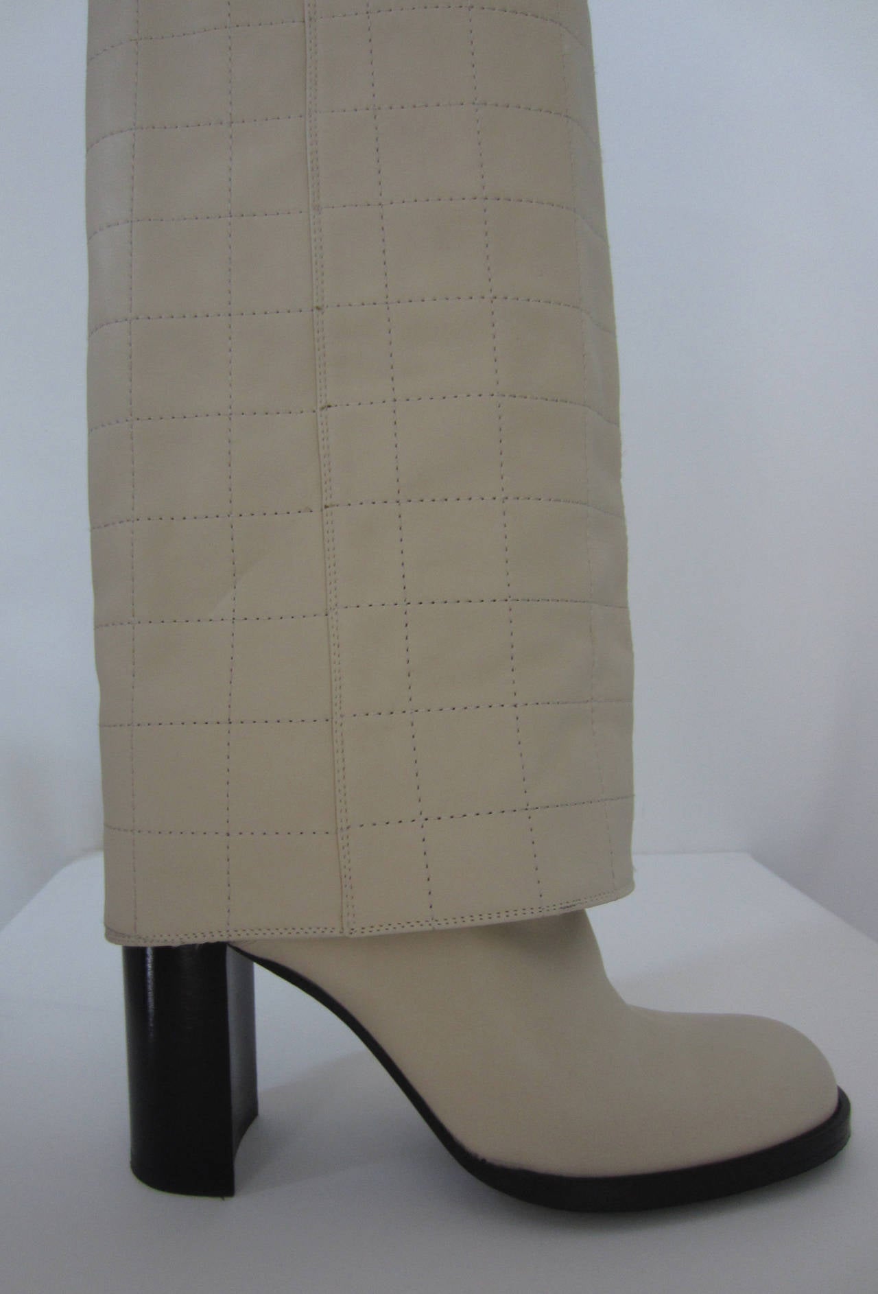 Beautiful High Chanel Pant Boots.
In excellent condition...
These fold over boots, with tonal stitching and round toe and stacked heels
Buckle strap detail on top of the boot.
a wonderful addition to your wardrobe....