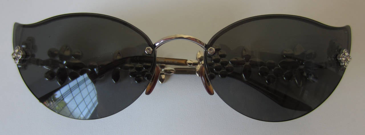 Fabulous Louis Vuitton Cat Eye Sunglasses with Diamond Swarovski Fleur Crystals In Excellent Condition In Port Hope, ON