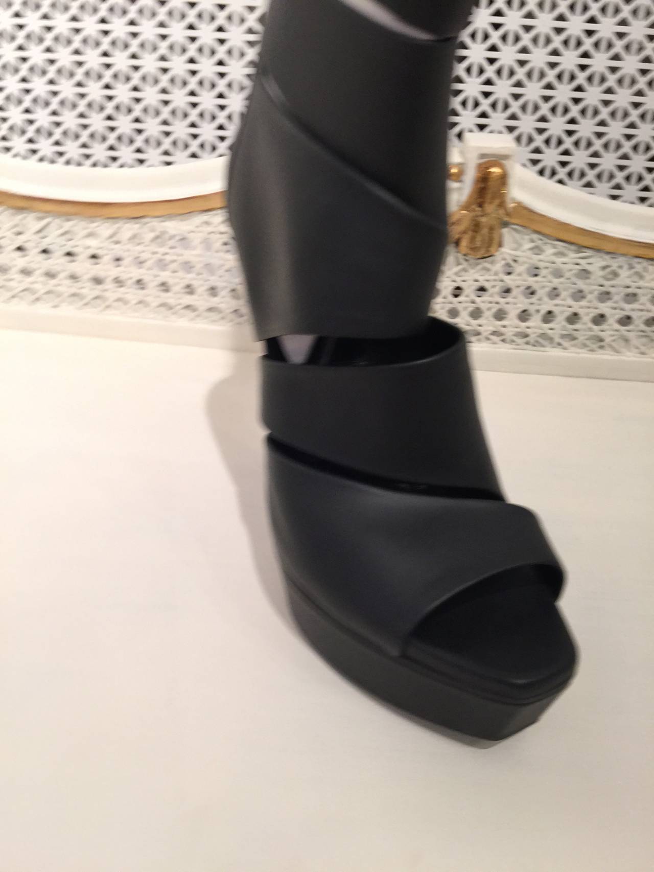 gucci helena cut out boots