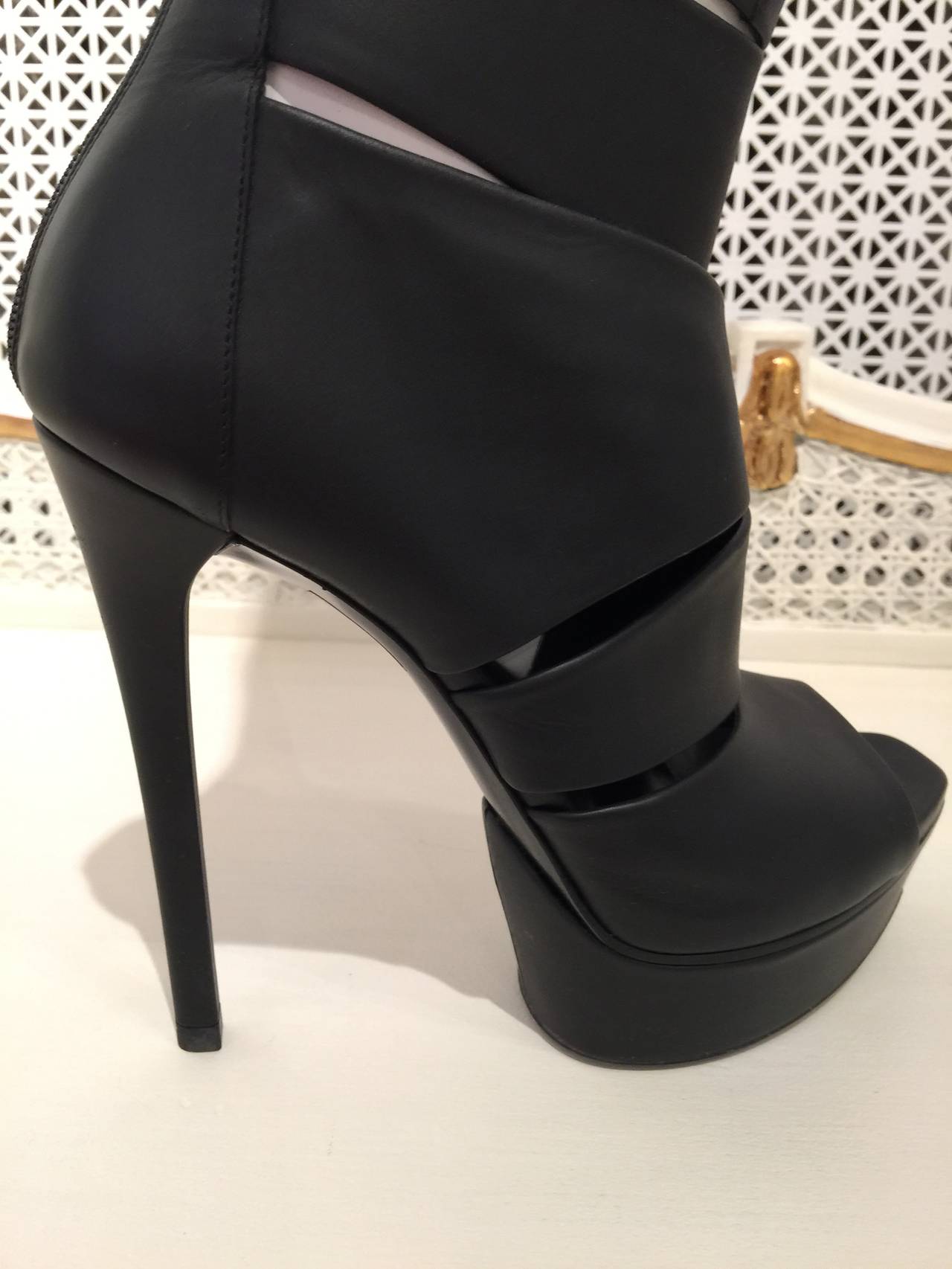 gucci helena cut out boots