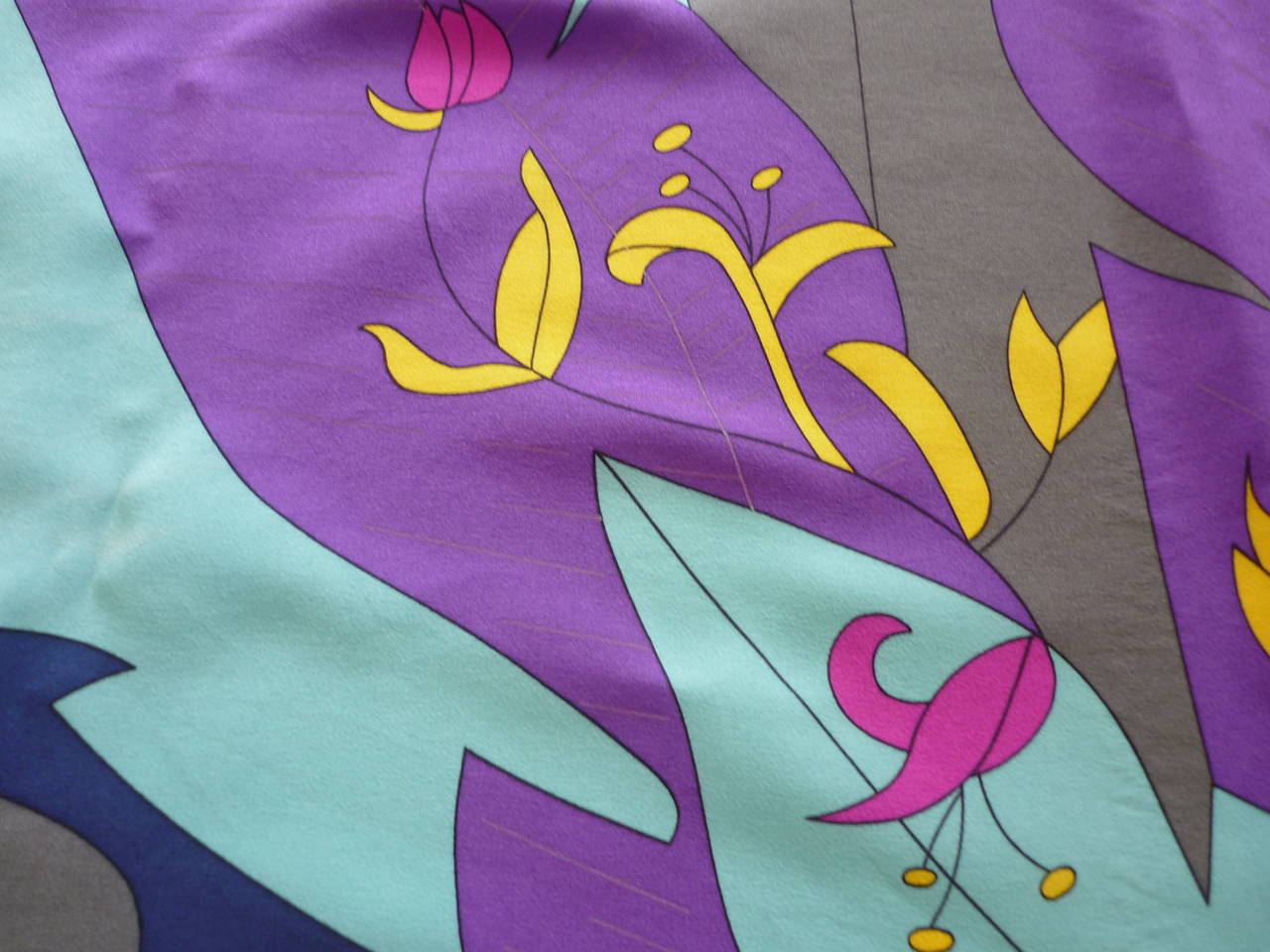Gorgeous colors and graphics! This silk scarf could well be a painting. The scarf is in great condition, the care tag still attached and the hem nice and plump.