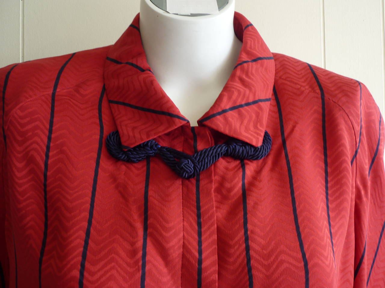 Very nice and elegant blouse with an unsual loop accent at the neck. Closure is by way of hidden buttons which goes half way down the front.