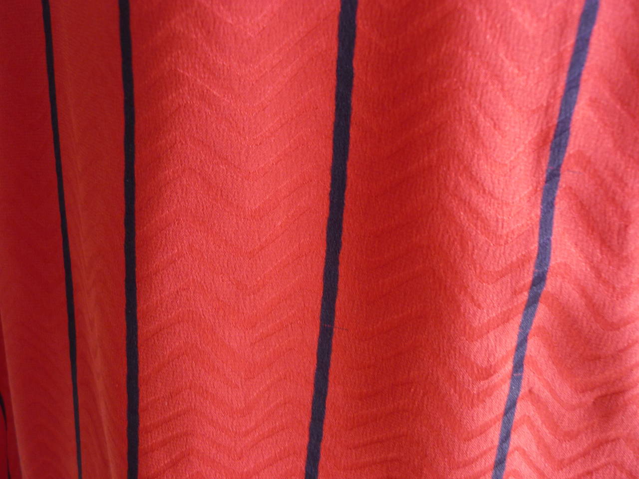 1980s Valentino Red Chevron Pattern with Navy Blue Trim Silk Blouse In Excellent Condition In Port Hope, ON