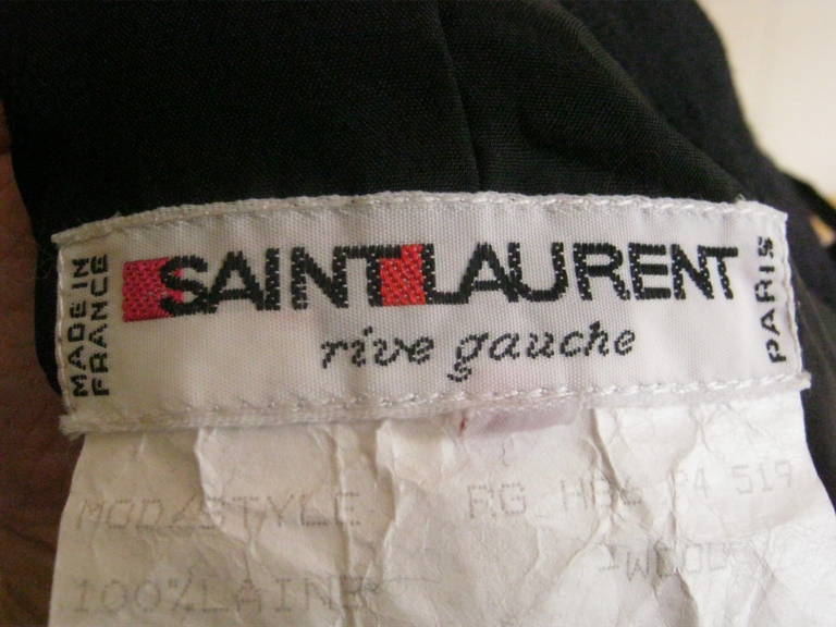 1980er Jahre Yves Saint Laurent RG Rock aus Wolle im Zustand „Hervorragend“ im Angebot in Port Hope, ON