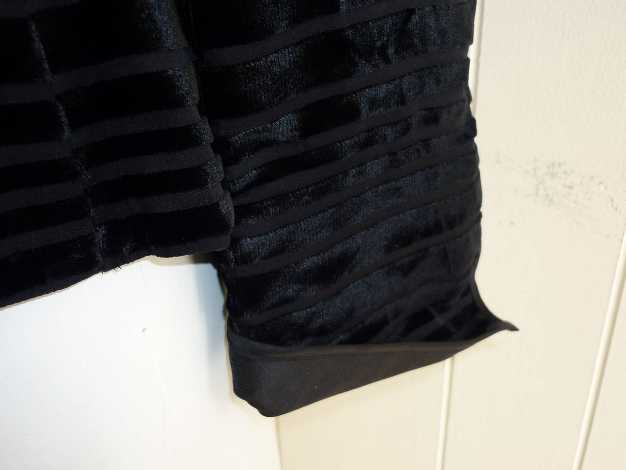 Elegant A.K.R.I.S Black Horizontal Ribbed Velvet Jacket  (10 US) 1