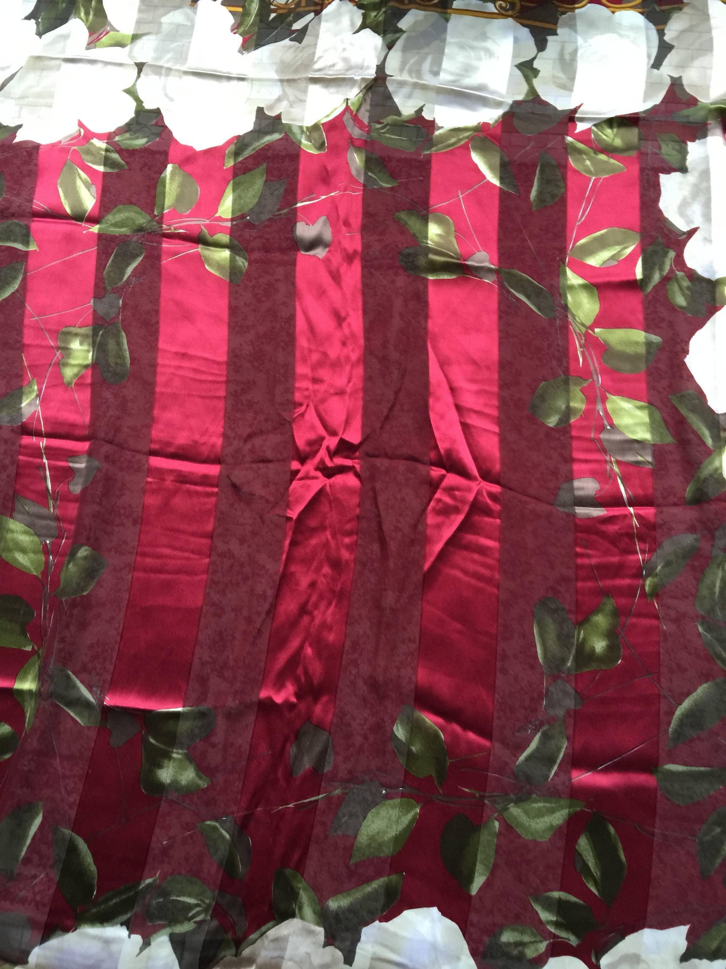 Splendida sciarpa di seta di Christian Dior In condizioni ottime a Port Hope, ON