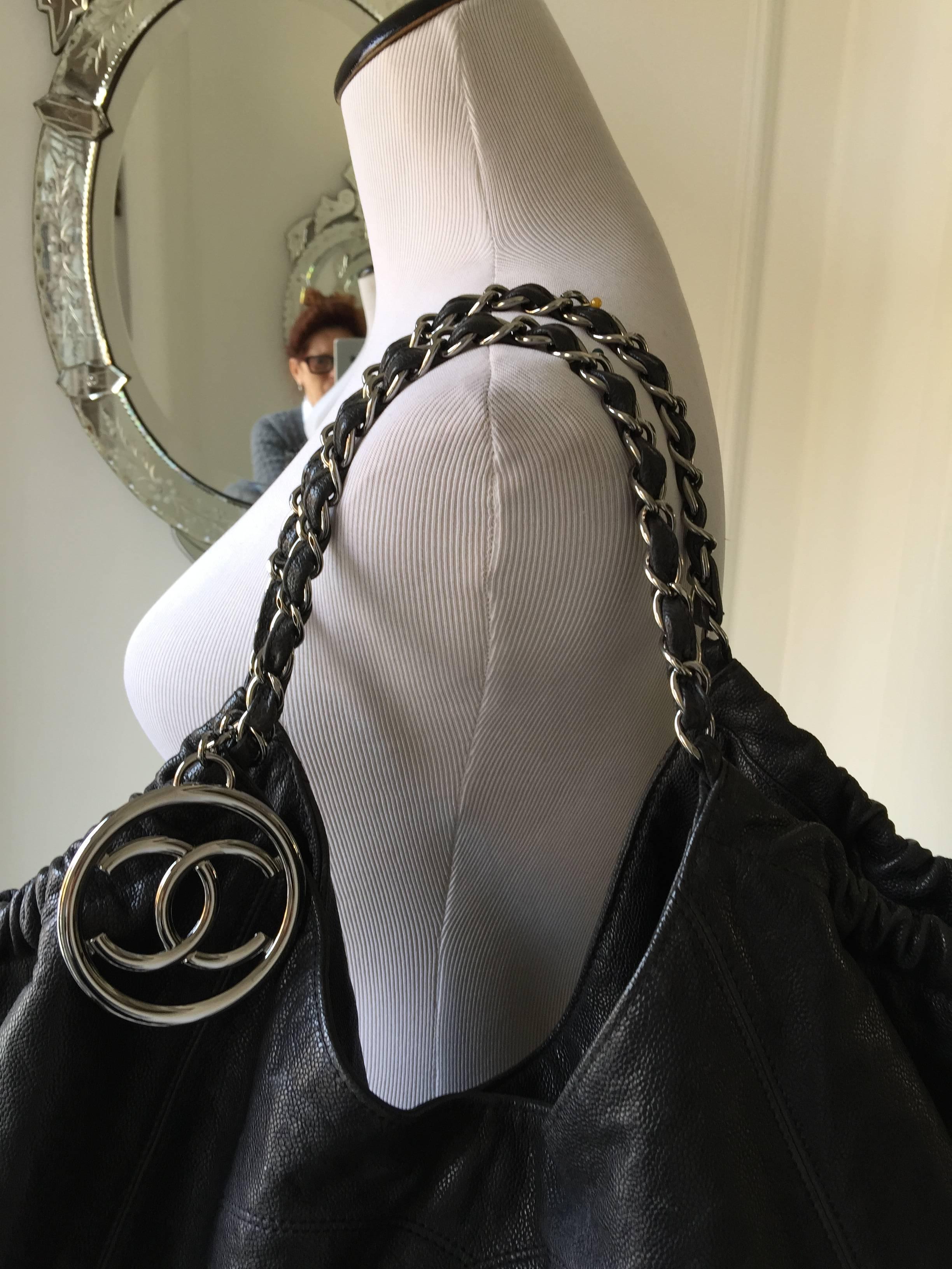 This much coveted Chanel caviar leather Coco cabas tote is no longer in production.
The lining is in black Chanel monogram fabric in excellent condition.
Included is the coordinating Chanel monogramed black cosmetic case.
Large interlocking CC